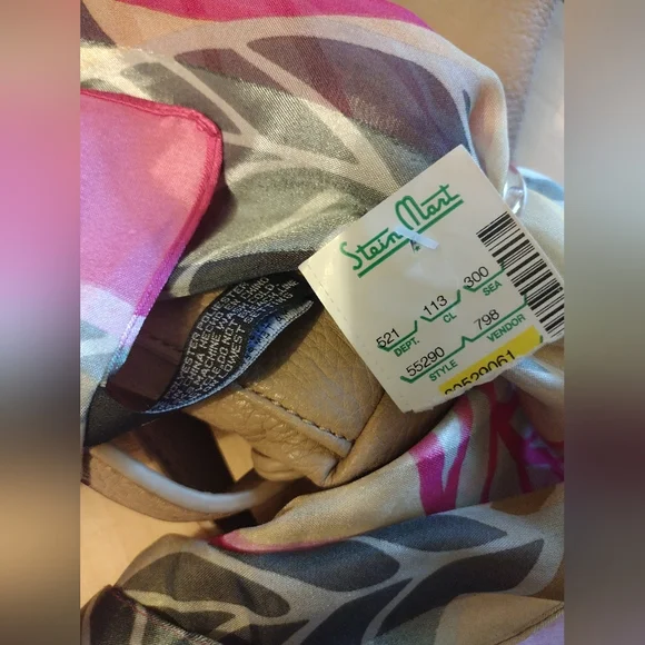 Moda luxe Purse / back pack, scarf and earrings! Lot of 6 items - Picture 9 of 10